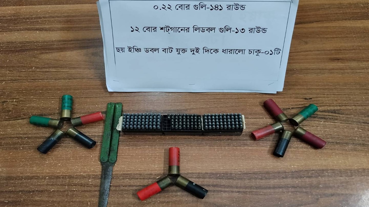 খুলনায় নিহত সাবেক কাউন্সিলর টিপুর বাসায় ডিবির অভিযান, ১৫৪ পিস গুলিসহ বড় ভাই আটক